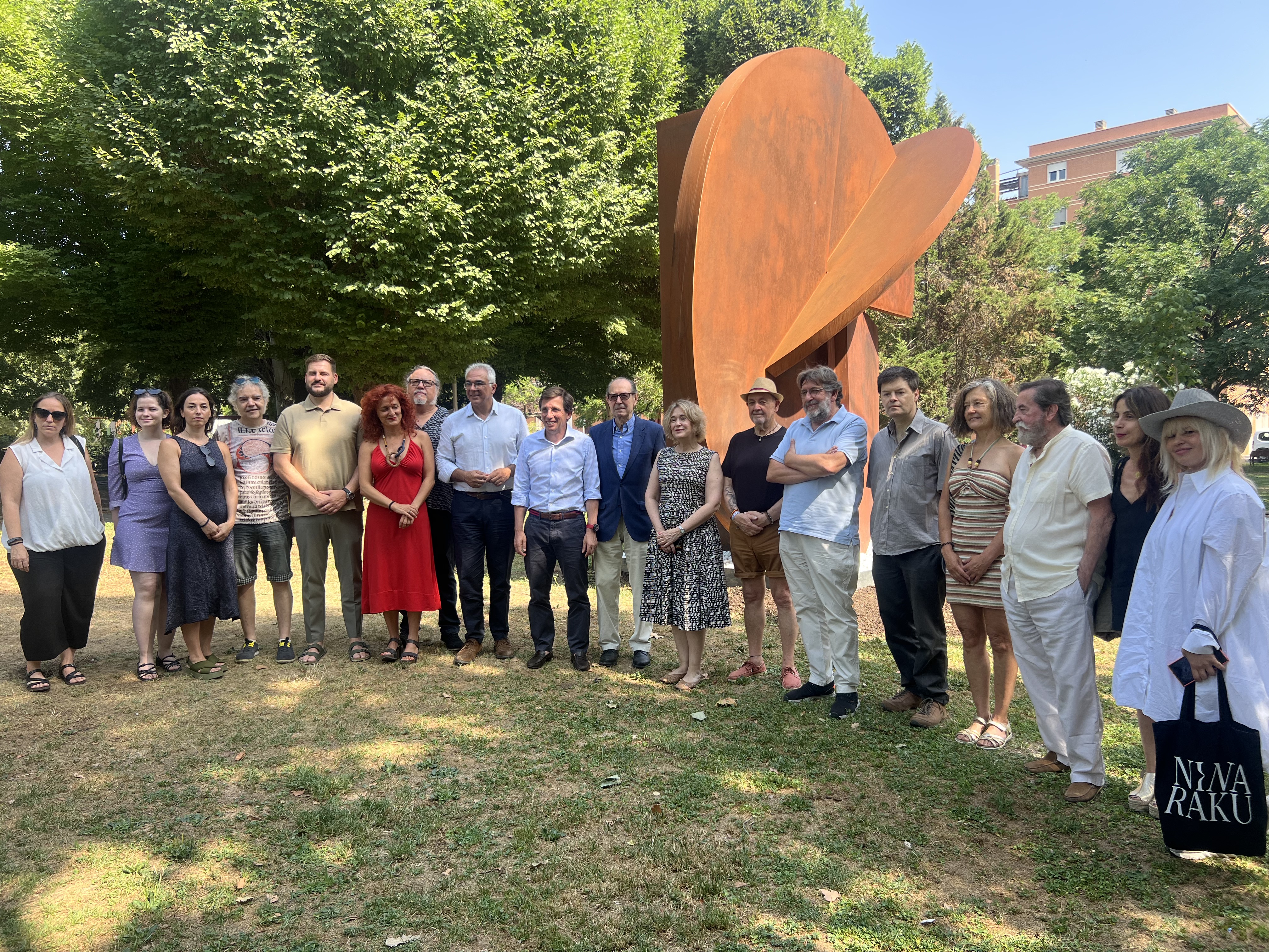 Acto de inauguración ubicación definitiva de la escultura Hermes en Carabanchel