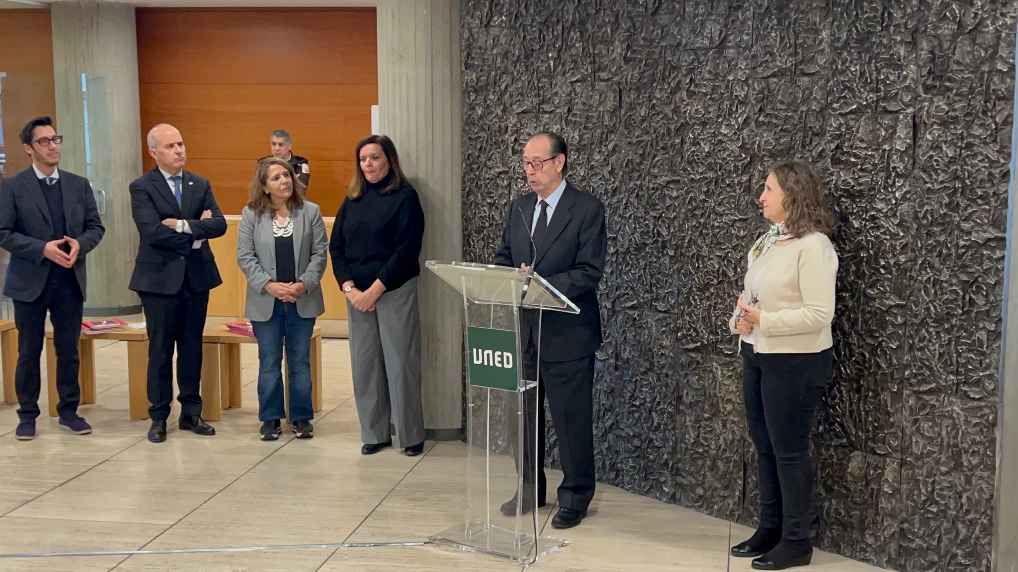Inauguración exposición en la UNED